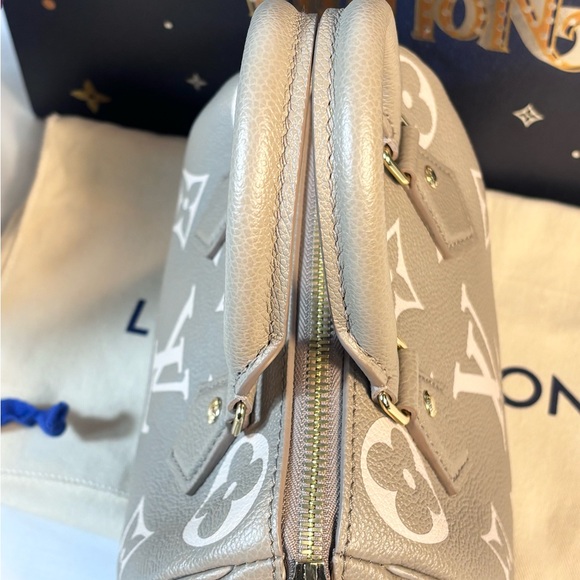Beautiful Louis Vuitton Speedy Bandouliere 20 Dove Cream Sold - Picture 5 of 16